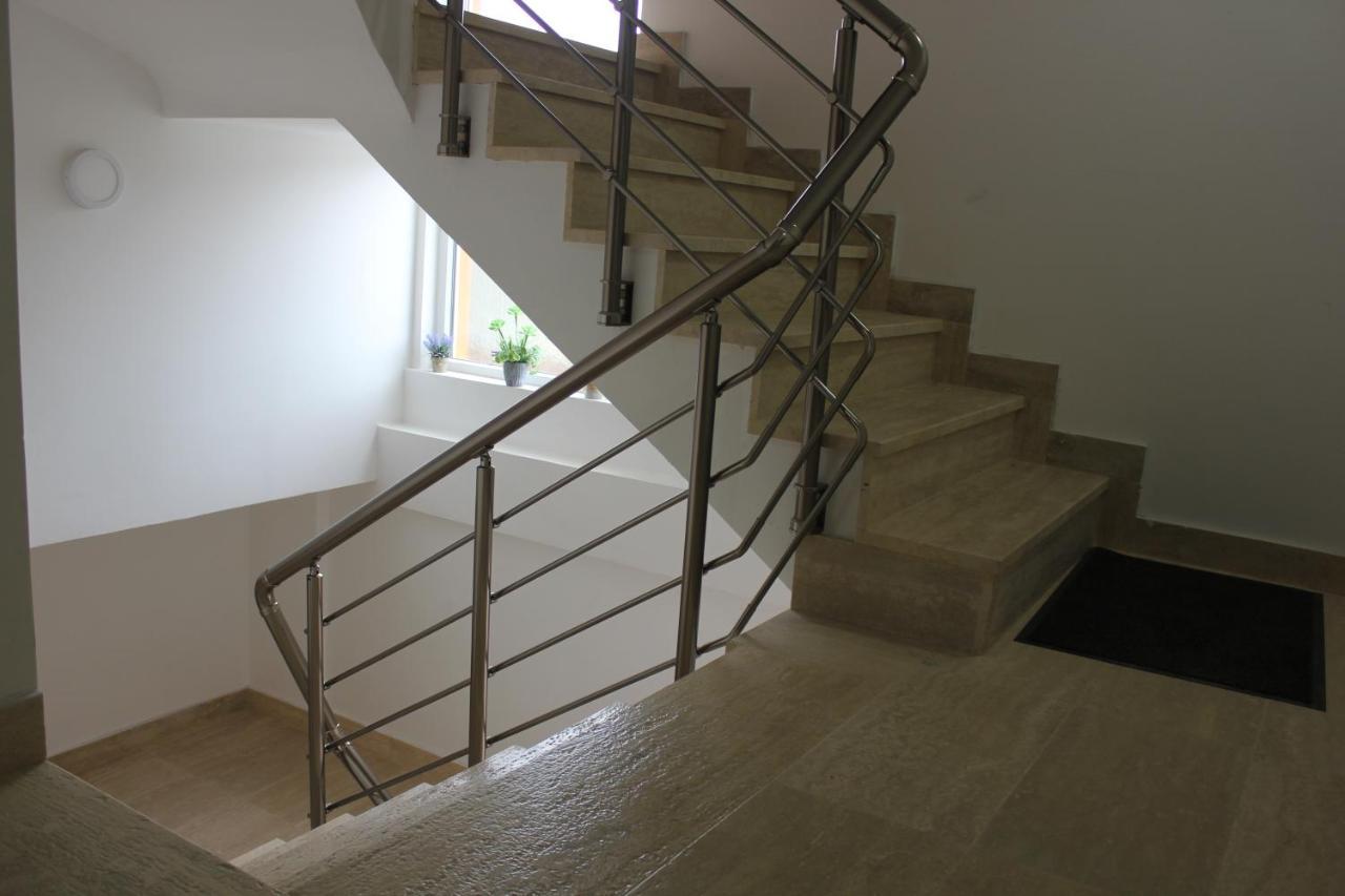 Apartments Kapisoda Цетине Екстериор снимка