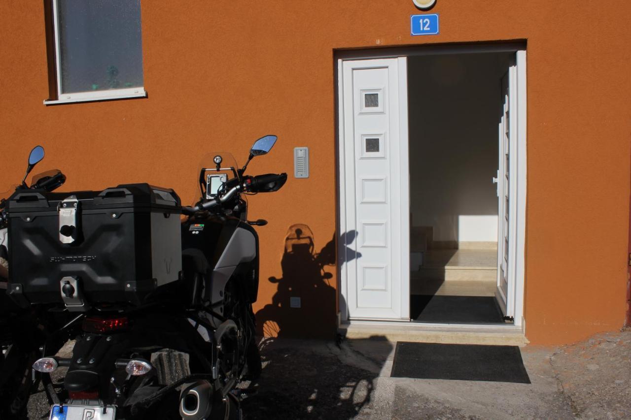 Apartments Kapisoda Цетине Екстериор снимка