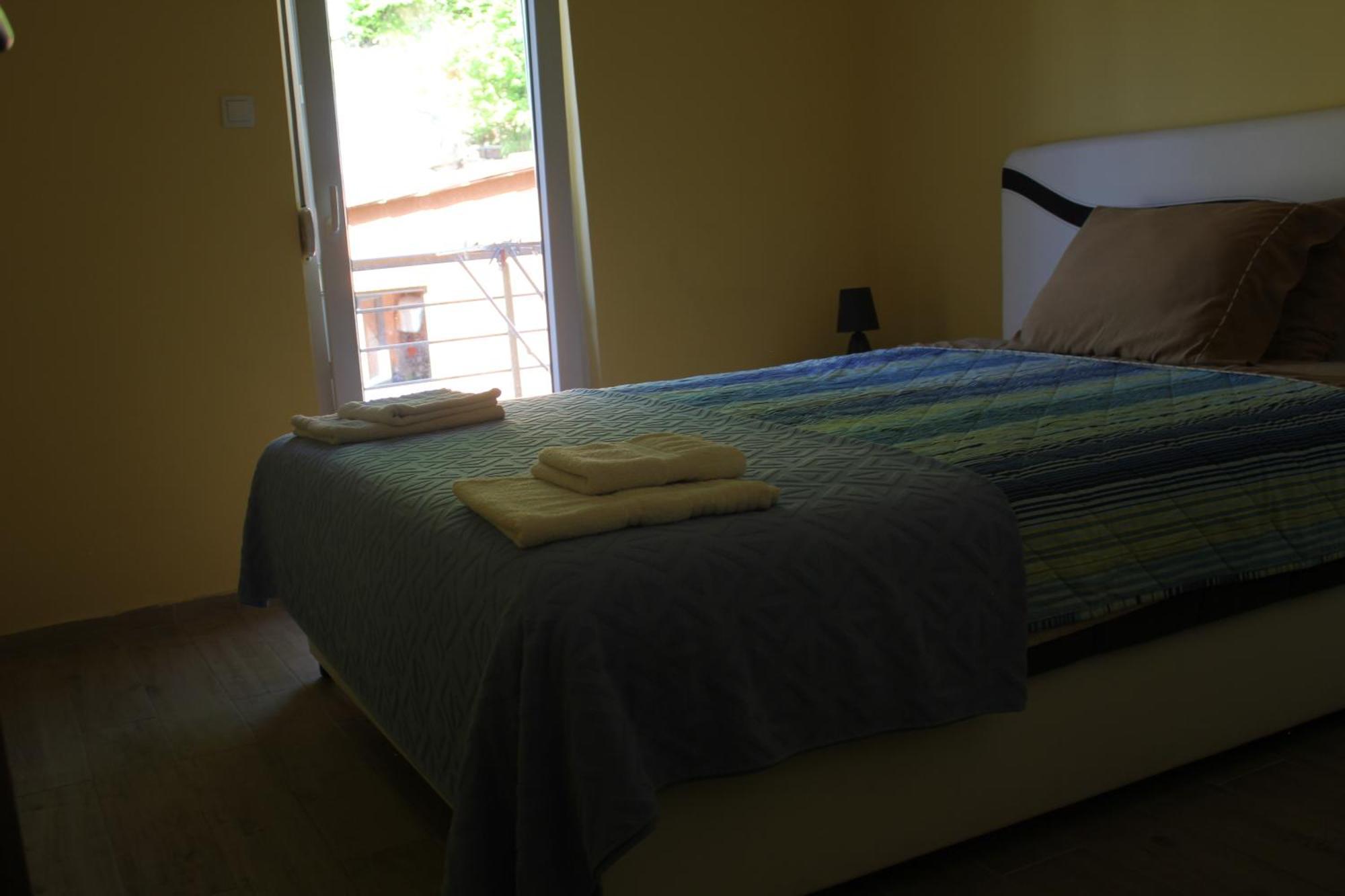 Apartments Kapisoda Цетине Екстериор снимка