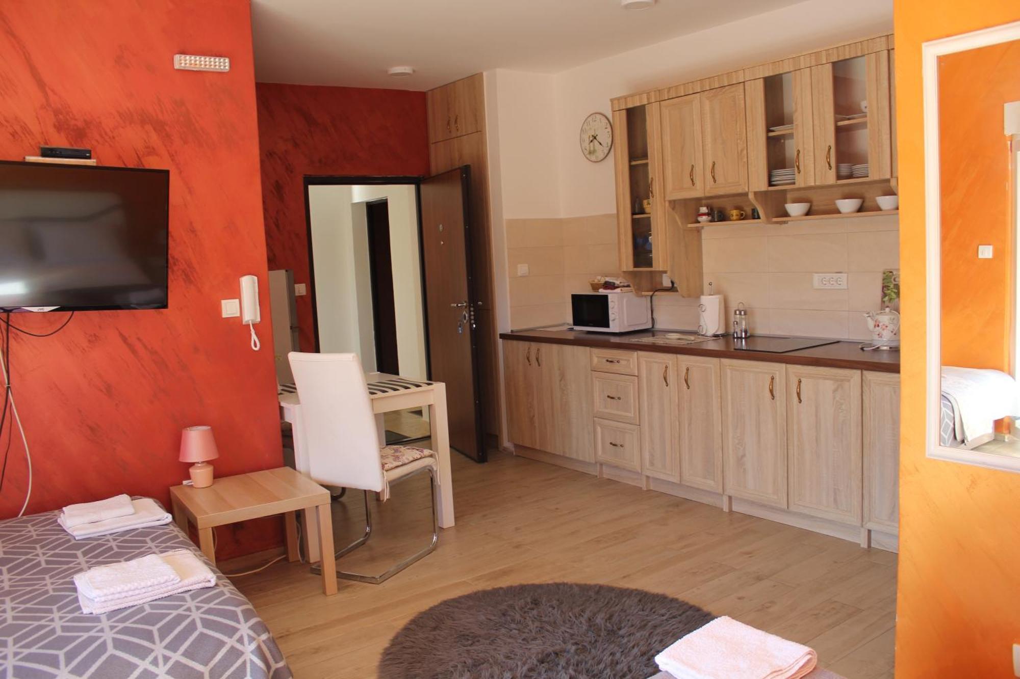 Apartments Kapisoda Цетине Екстериор снимка