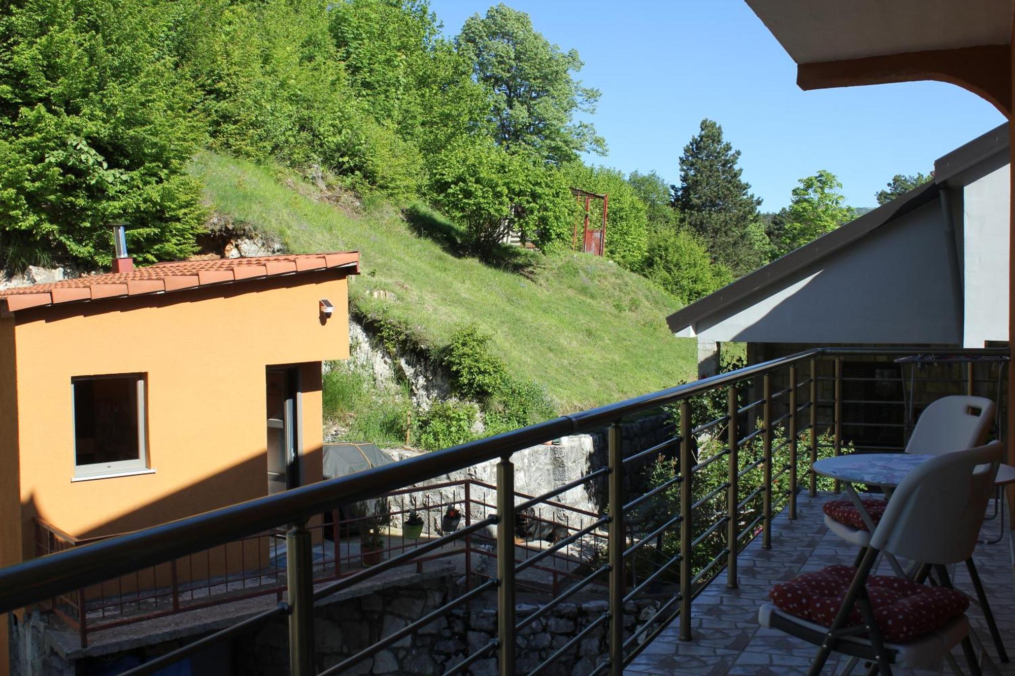 Apartments Kapisoda Цетине Екстериор снимка