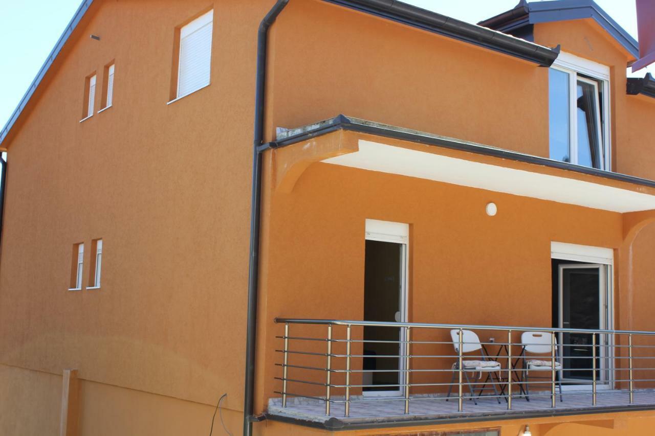 Apartments Kapisoda Цетине Екстериор снимка