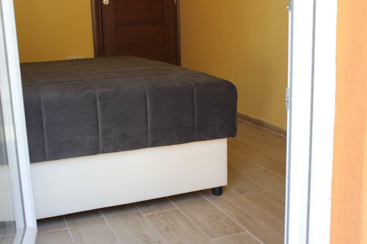 Apartments Kapisoda Цетине Екстериор снимка