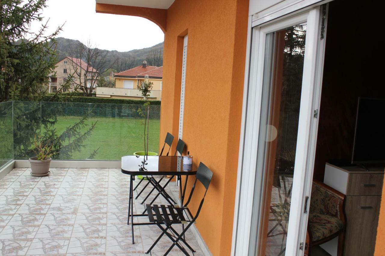 Apartments Kapisoda Цетине Екстериор снимка