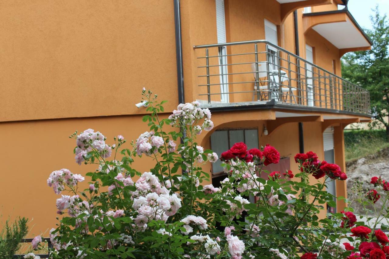Apartments Kapisoda Цетине Екстериор снимка